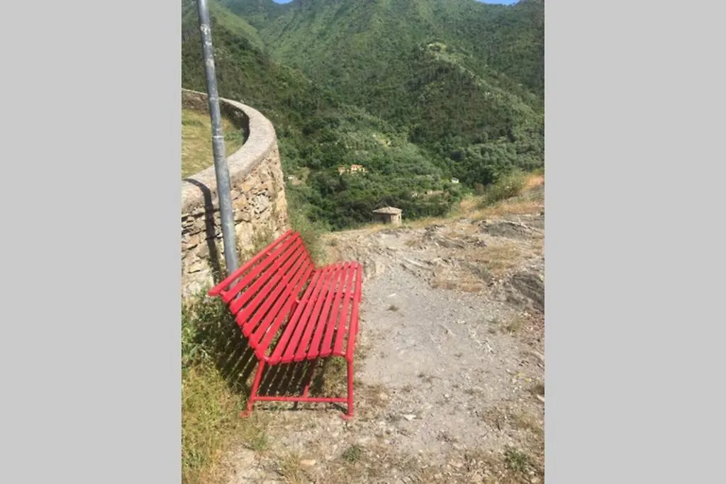 Semesterbostad Alloggio U Sportegu Da E Monti A Giaia Badalucco Italien
